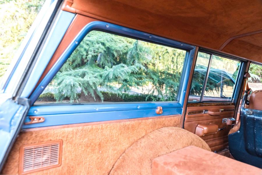 Багажник Jeep Grand Wagoneer LS1 V8 1984 года  (фото 82 из 179)